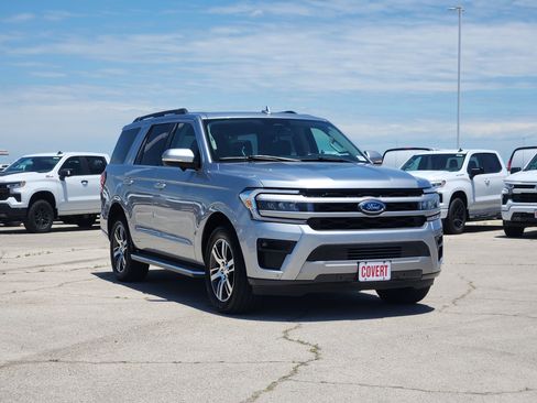 Used 2022 Ford Expedition XLT RWD image 3