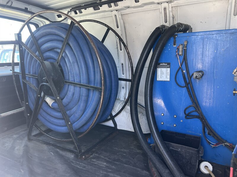 Used 2014 Chevrolet Express 2500 RWD image 16