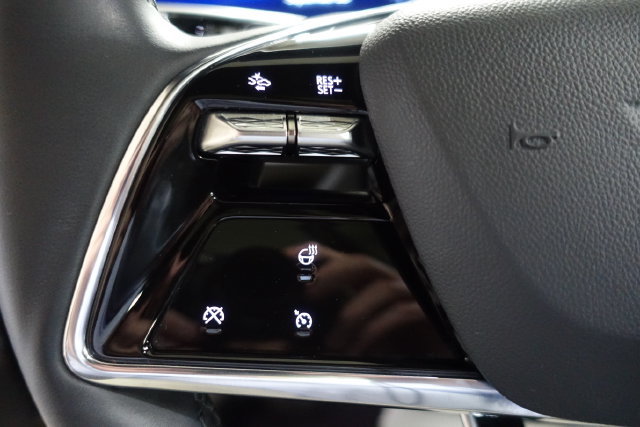 Used 2025 Cadillac Lyriq Luxury w/ LPO, Floor Liner Package AWD/4WD image 13