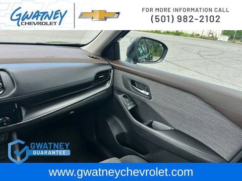 Used 2022 Nissan Rogue SV FWD image 23