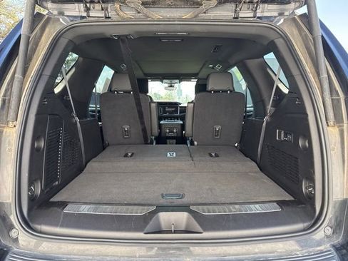 Used 2021 GMC Yukon Denali w/ Denali Premium Package image 10