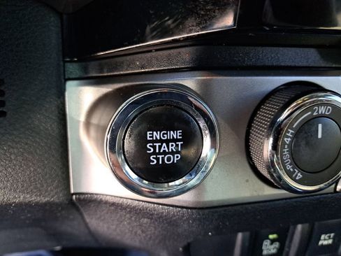 Used 2016 Toyota Tacoma Limited w/ Towing Package image 25