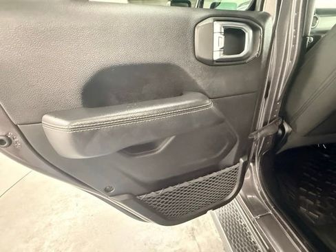 Used 2020 Jeep Wrangler Unlimited Sahara AWD/4WD image 17