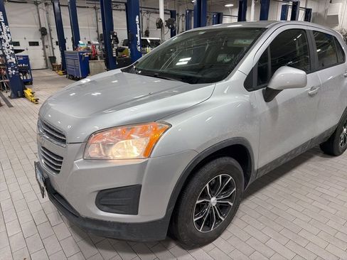 Used 2016 Chevrolet Trax LS image 2