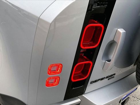 Used 2023 Land Rover Defender 110 SE image 22