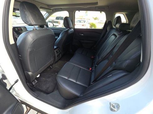 Used 2023 Nissan Rogue SL w/ SL Premium Package image 25