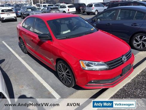 Used 2016 Volkswagen Jetta Sport image 1