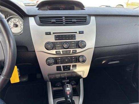 Used 2009 Ford Focus SE image 11