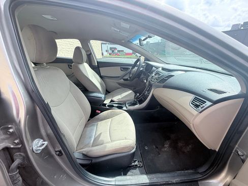 Used 2014 Hyundai Elantra SE image 11