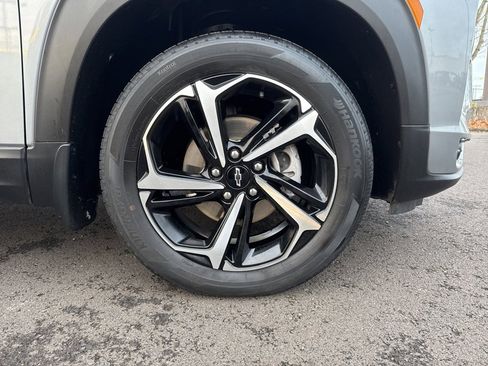 Used 2023 Chevrolet TrailBlazer RS w/ Sun and Liftgate Package image 9