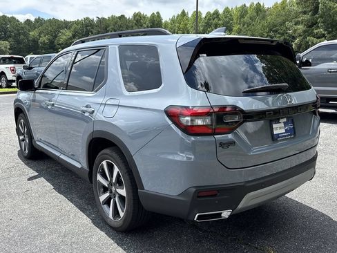 Used 2024 Honda Pilot Touring image 5