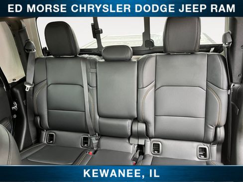 Used 2025 Jeep Gladiator Sport AWD/4WD image 13