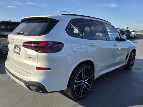 New 2026 BMW X5 xDrive40i w/ M Sport Package image 3