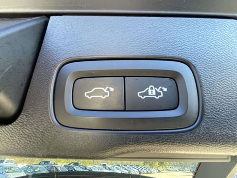 Used 2019 Volvo XC60 T5 Momentum w/ Protection Package image 11