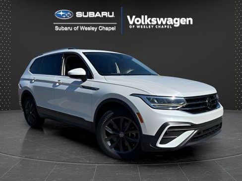 Certified 2023 Volkswagen Tiguan SE w/ Panoramic Sunroof Package FWD image 1