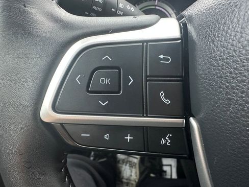 Certified 2023 Toyota Highlander XLE image 22