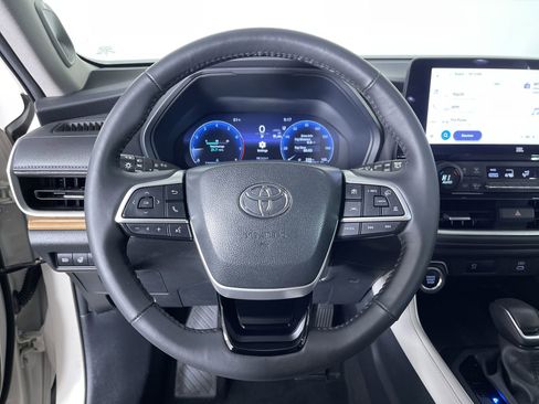 Used 2024 Toyota Grand Highlander AWD image 16