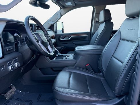 Used 2025 GMC Sierra 2500 Denali w/ Denali Reserve Package image 9