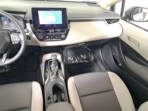 Used 2025 Toyota Corolla LE w/ Convenience Package image 17
