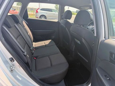 Used 2010 Hyundai Elantra GLS FWD image 5