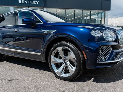 Used 2024 Bentley Bentayga Extended Wheelbase AWD/4WD image 19