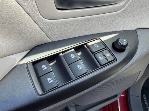 Used 2019 Toyota Sienna LE image 18