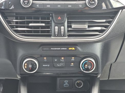 Used 2021 Ford Escape SE image 32