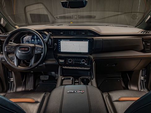 Used 2025 GMC Sierra 2500 AT4 image 14