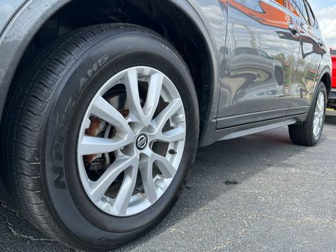 Used 2019 Nissan Rogue SV FWD image 11