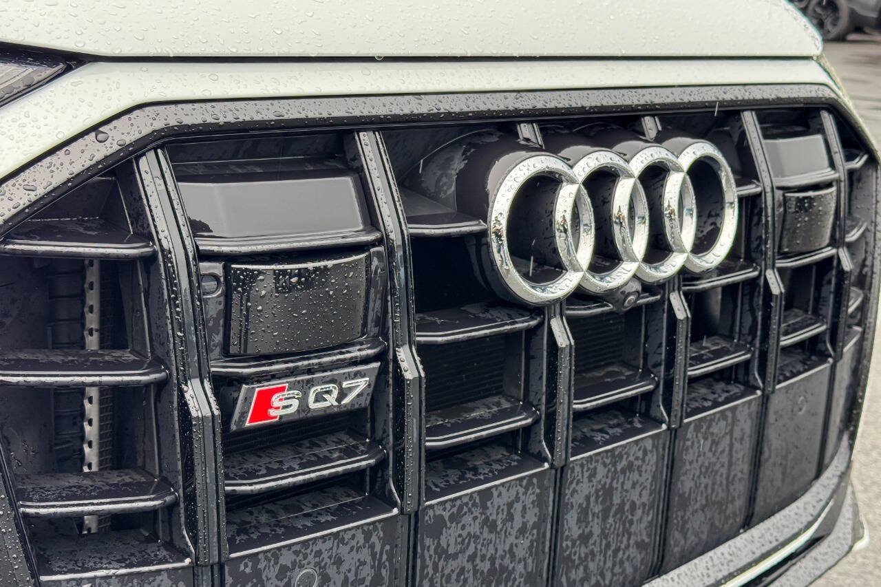 Used 2021 Audi SQ7 Prestige AWD/4WD image 9