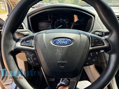 Used 2018 Ford Fusion SE w/ Fusion SE Technology Package FWD image 27