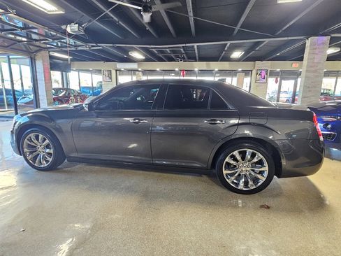 Used 2016 Chrysler 300 C image 3
