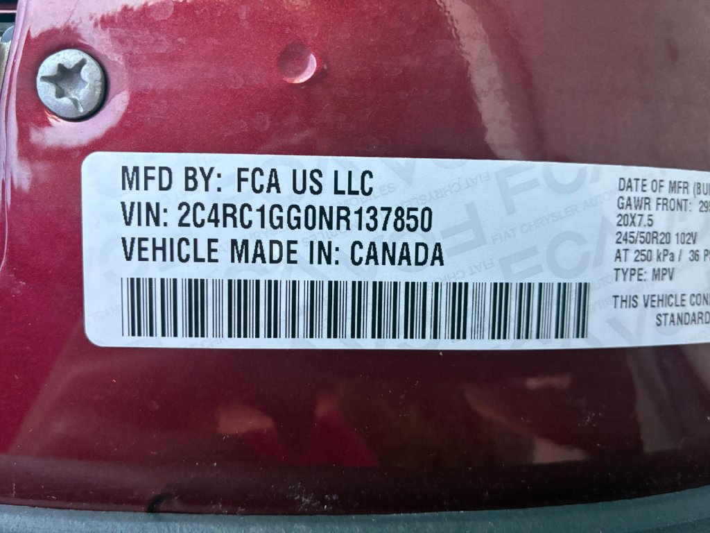 Used 2022 Chrysler Pacifica Limited w/ Uconnect Theater Family Group FWD image 34