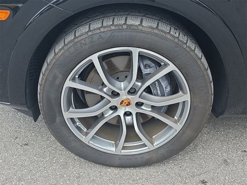 Used 2025 Porsche Cayenne image 12