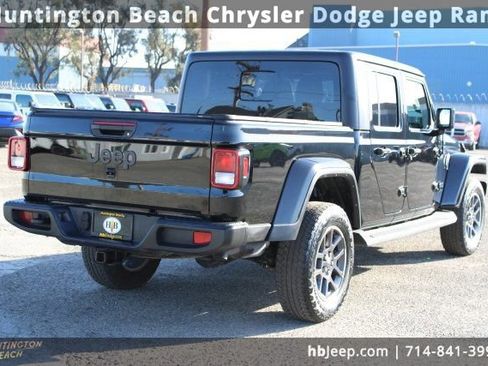Used 2022 Jeep Gladiator Sport image 5
