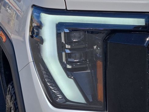 Used 2025 GMC Sierra 2500 Denali Ultimate image 7