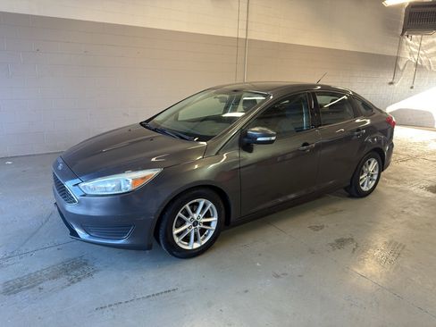 Used 2015 Ford Focus SE FWD image 3