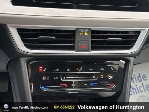 Certified 2025 Volkswagen Taos SE w/ Panoramic Sunroof Package image 29