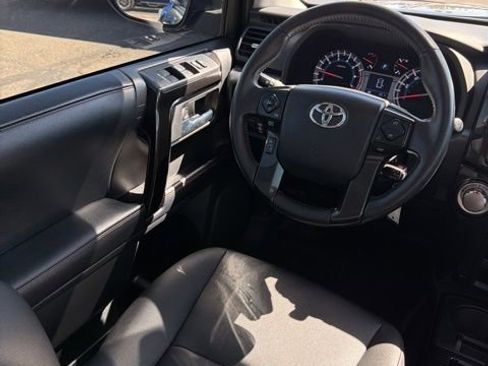 Used 2019 Toyota 4Runner TRD Off-Road Premium AWD/4WD image 10