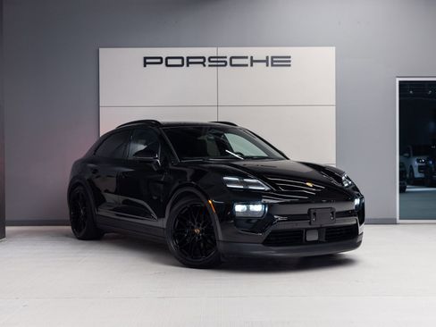 Certified 2025 Porsche Macan 4 Electric AWD/4WD image 9