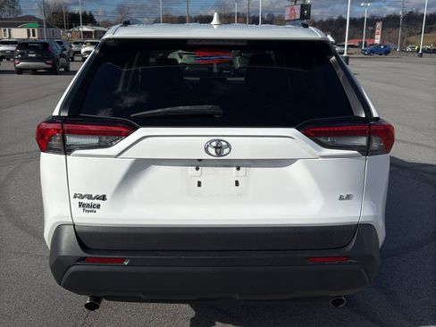 Used 2020 Toyota RAV4 LE image 4