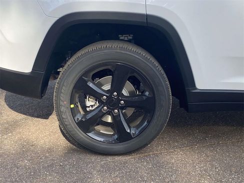 New 2025 Jeep Grand Cherokee Altitude image 37