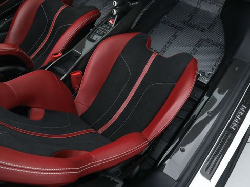 Certified 2020 Ferrari 488 Pista Spider image 25