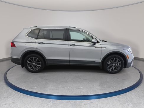Used 2023 Volkswagen Tiguan SE FWD image 4