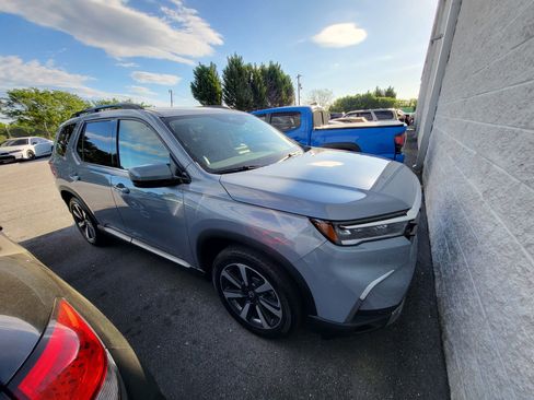 Certified 2025 Honda Pilot Touring image 2