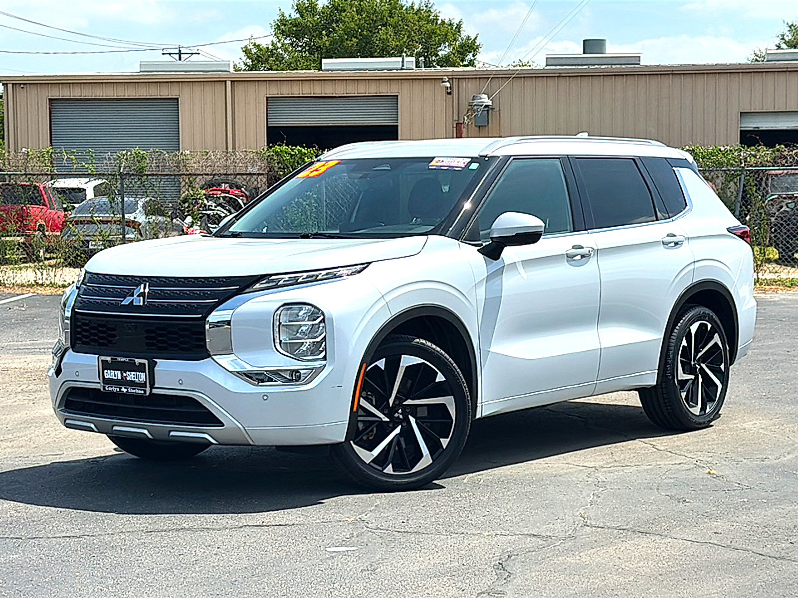 Used 2023 Mitsubishi Outlander SEL FWD image 2