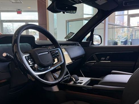New 2025 Land Rover Range Rover Long Wheelbase SE AWD/4WD image 14