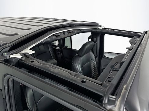 Used 2022 Jeep Wrangler Unlimited Sahara image 21