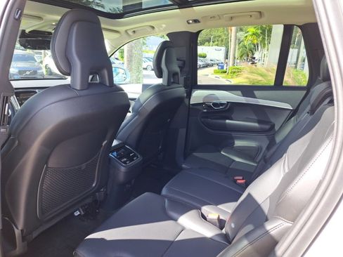 Used 2021 Volvo XC90 T5 Momentum w/ Protection Package Premier image 7