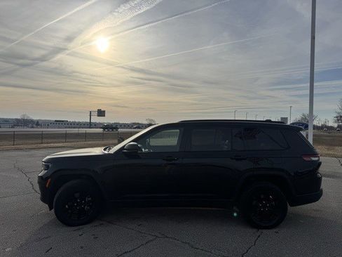 Used 2024 Jeep Grand Cherokee L Laredo image 5